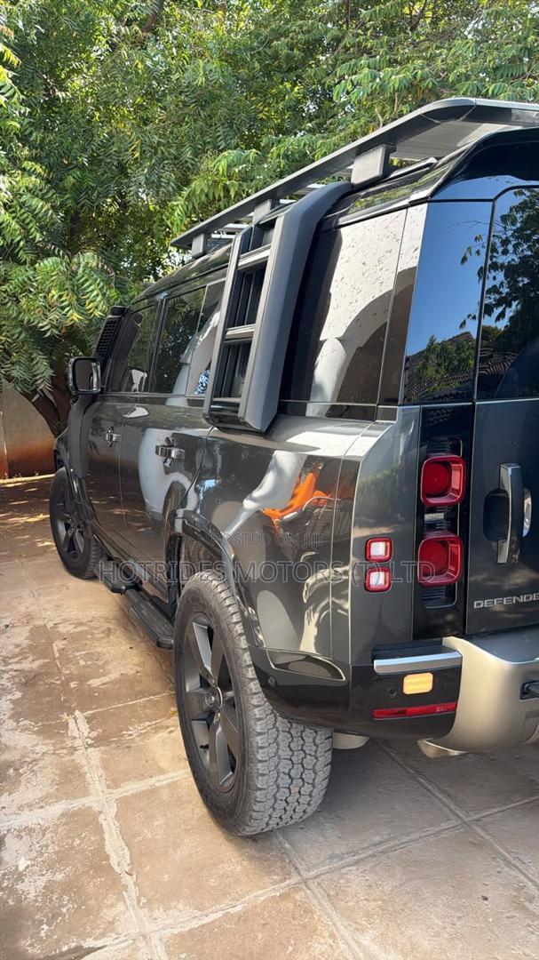 Land Rover Defender 2025 Gray