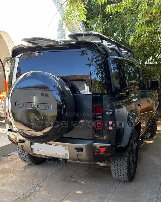 Land Rover Defender 2025 Gray
