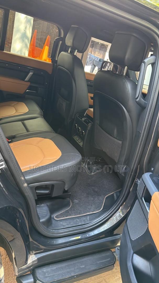 Land Rover Defender 2025 Gray
