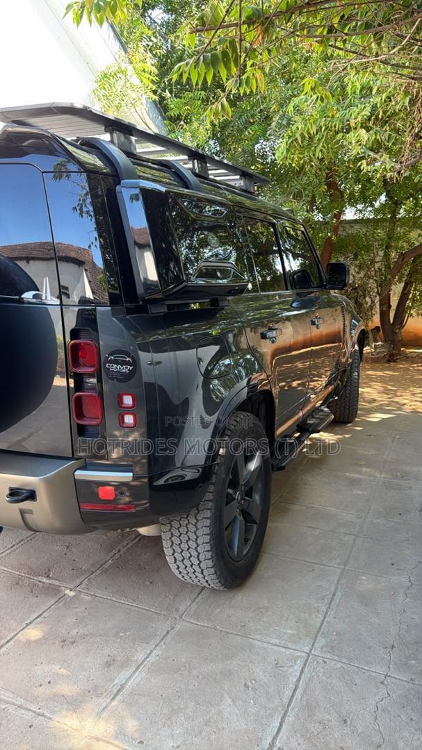 Land Rover Defender 2025 Gray