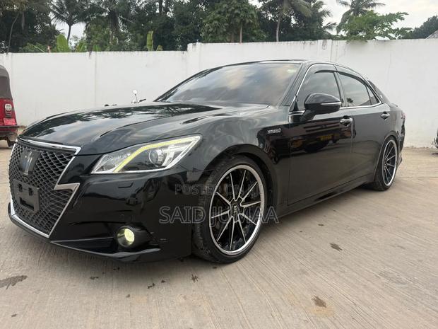Toyota Crown 2016 Black