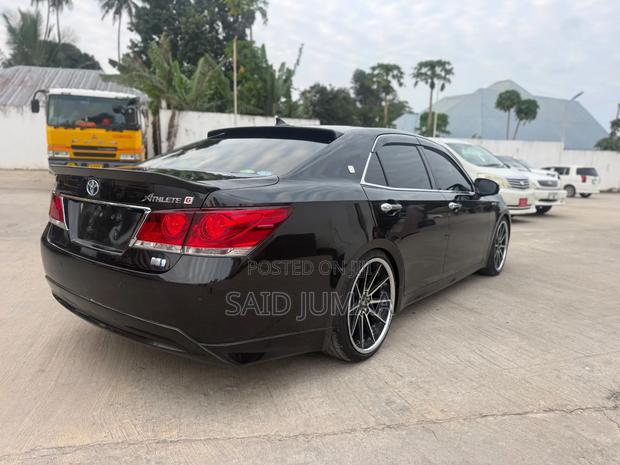 Toyota Crown 2016 Black