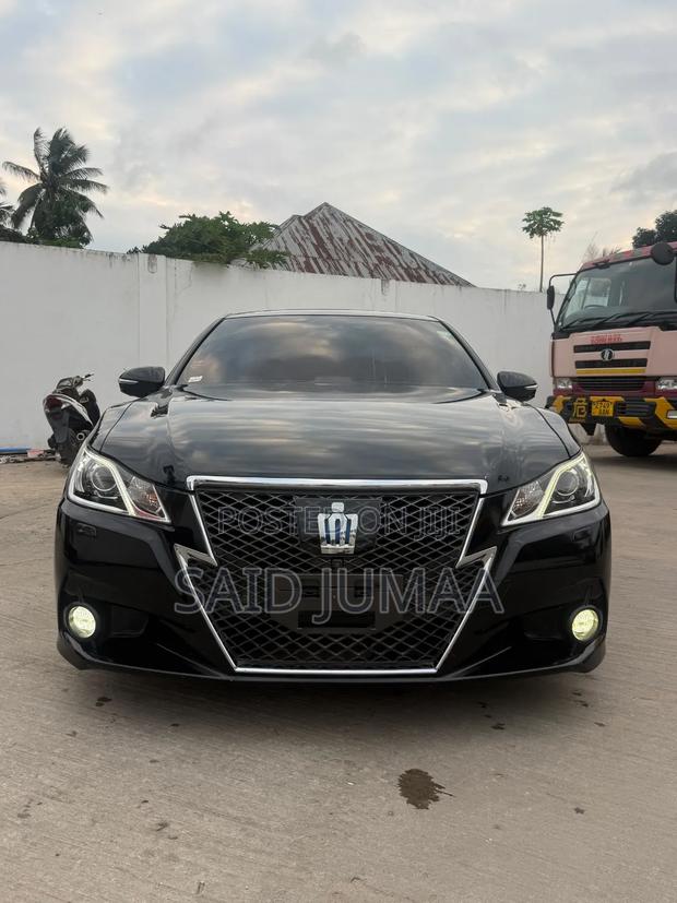 Toyota Crown 2016 Black
