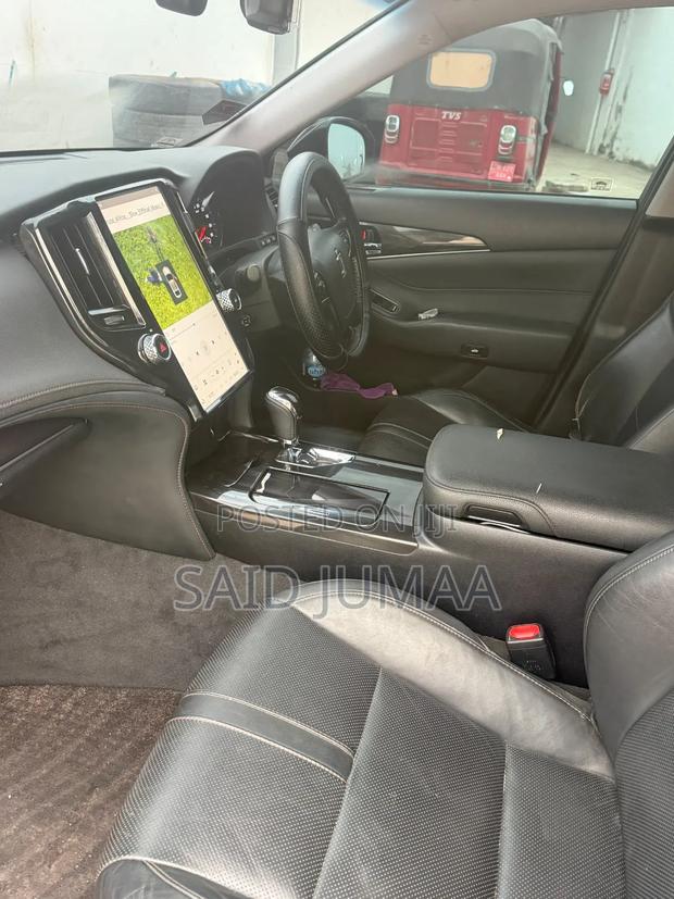 Toyota Crown 2016 Black