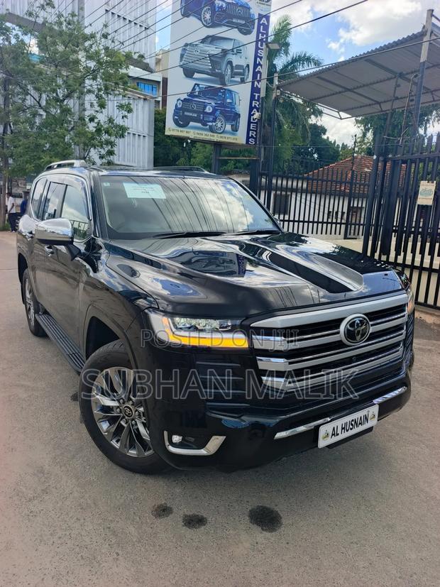 Toyota Land Cruiser LC300 2023 Black
