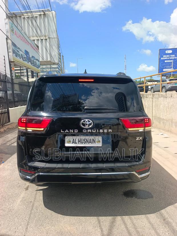 Toyota Land Cruiser LC300 2023 Black