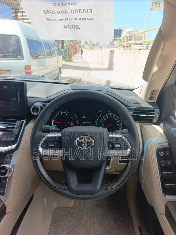 Toyota Land Cruiser LC300 2023 Black