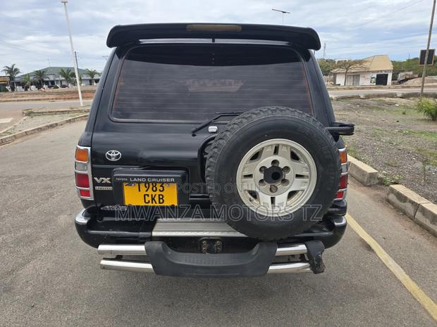 Toyota Land Cruiser 2000 Black