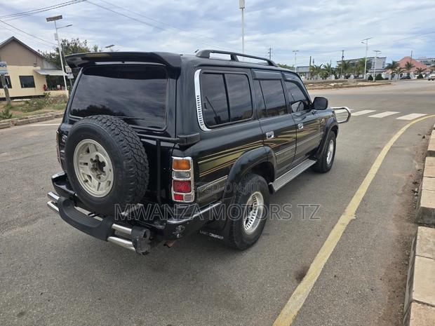 Toyota Land Cruiser 2000 Black