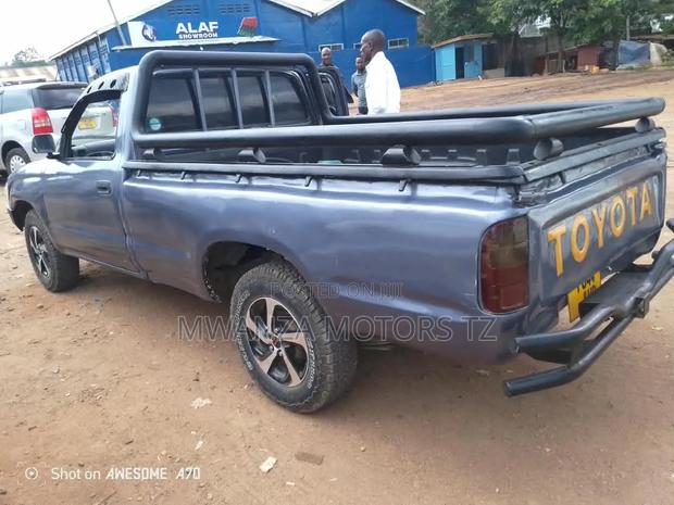 Toyota Hilux 1995 Gray