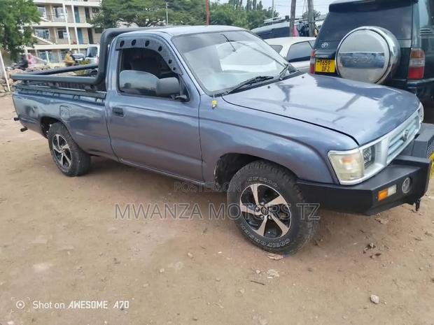 Toyota Hilux 1995 Gray