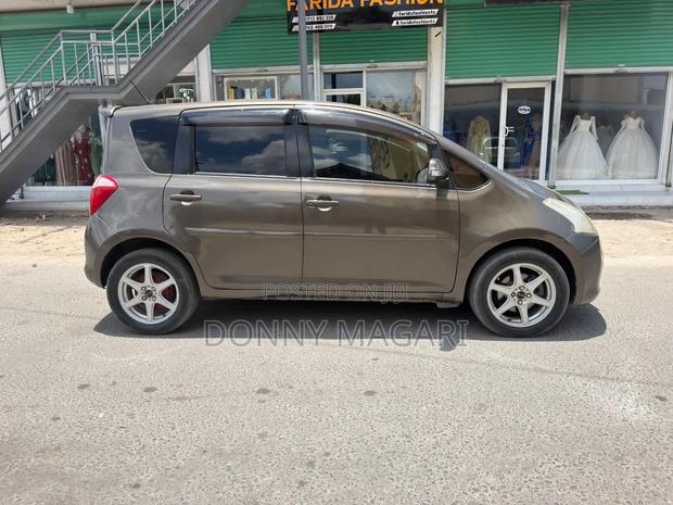 Toyota Ractis 1.5 AWD 2007 Gray