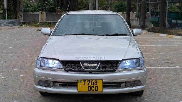 Toyota Carina 2000 Beige