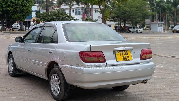 Toyota Carina 2000 Beige
