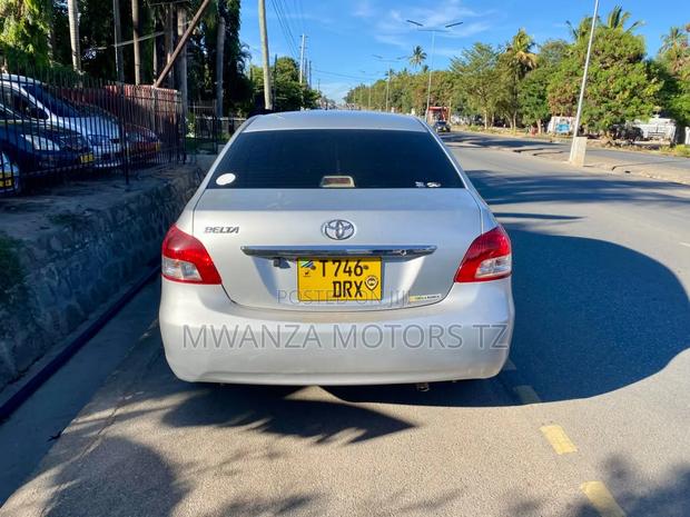 Toyota Belta 2005 Beige