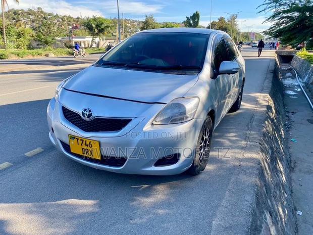 Toyota Belta 2005 Beige