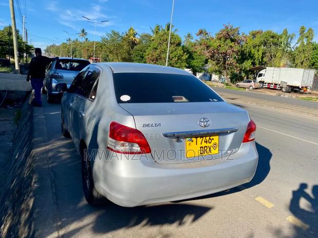 Toyota Belta 2005 Beige