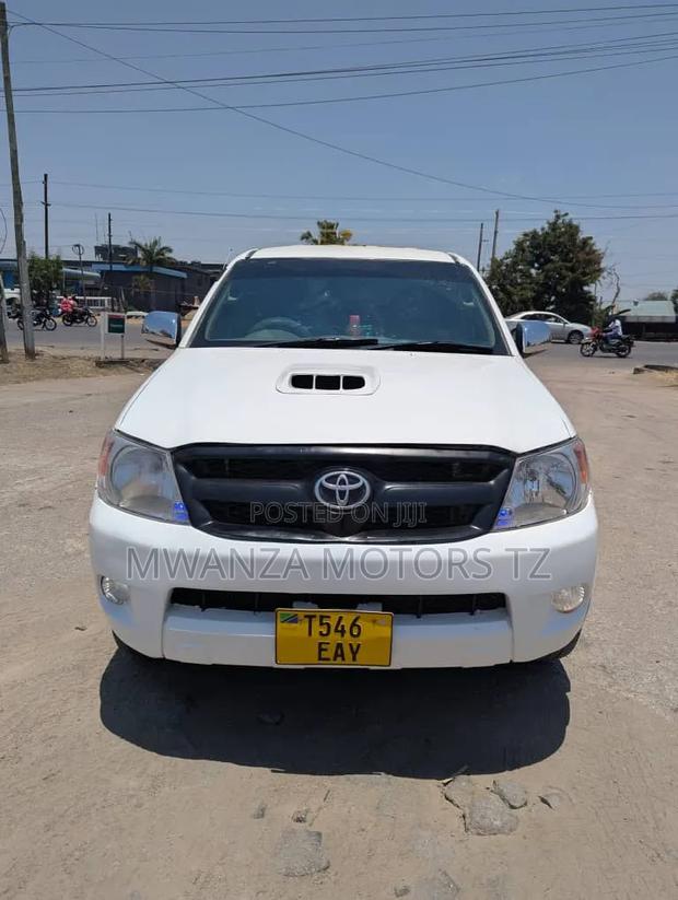Toyota Hilux 2011 Pearl