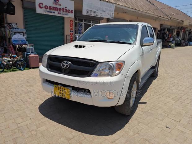 Toyota Hilux 2011 Pearl