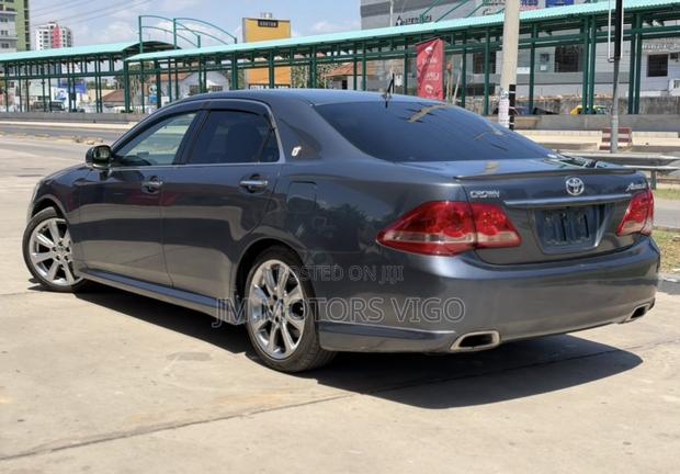 Toyota Crown 2009 Gray
