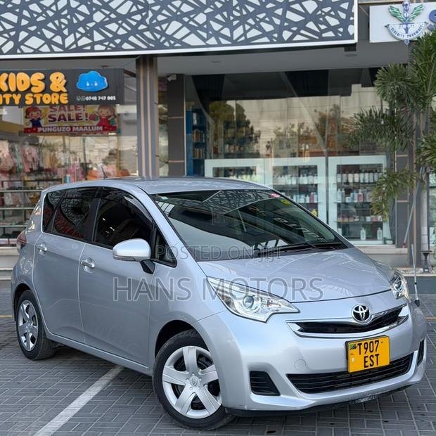 Toyota Ractis 2015 Silver