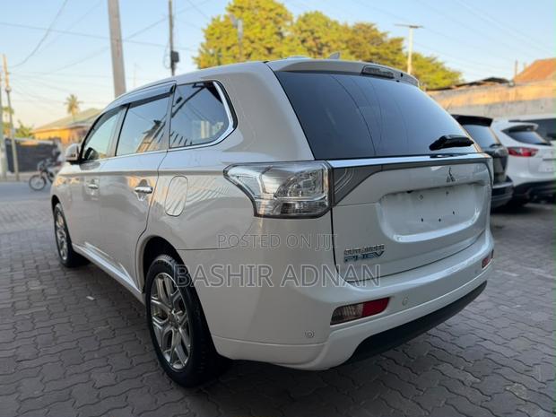 Mitsubishi Outlander 2.0 PHEV AWD 2015 White