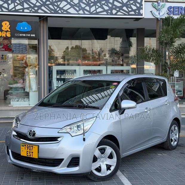 Toyota Ractis 2015 Silver