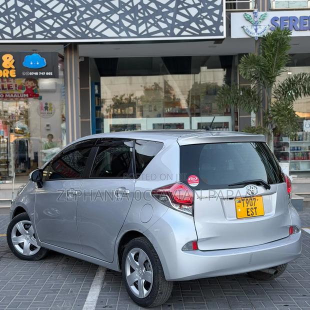 Toyota Ractis 2015 Silver