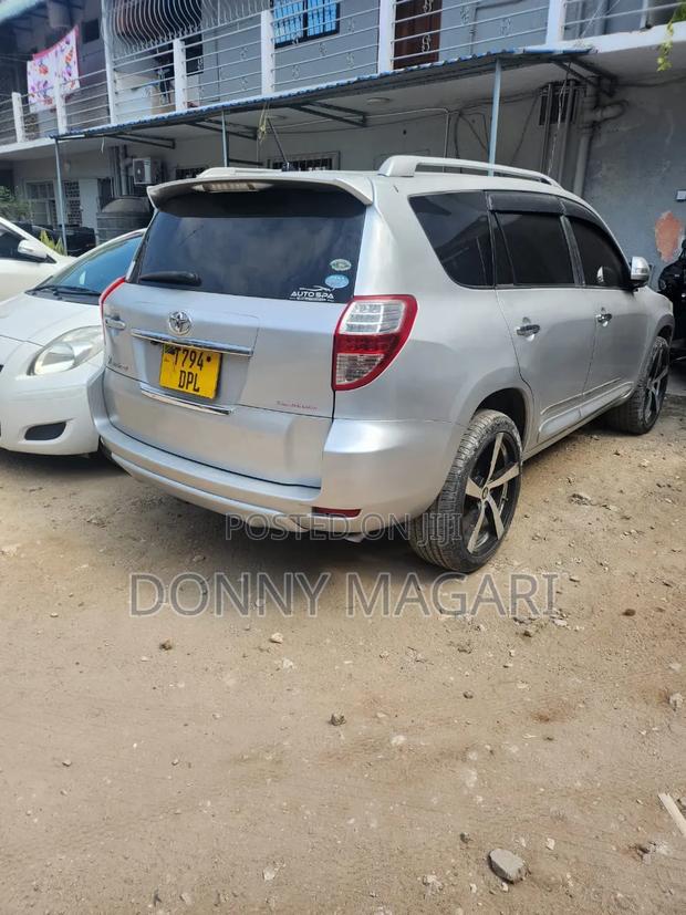 Toyota Vanguard 2008 Silver