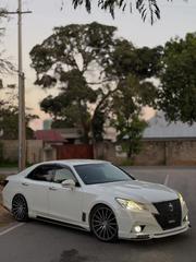 Toyota Crown 2015 Off white for sale