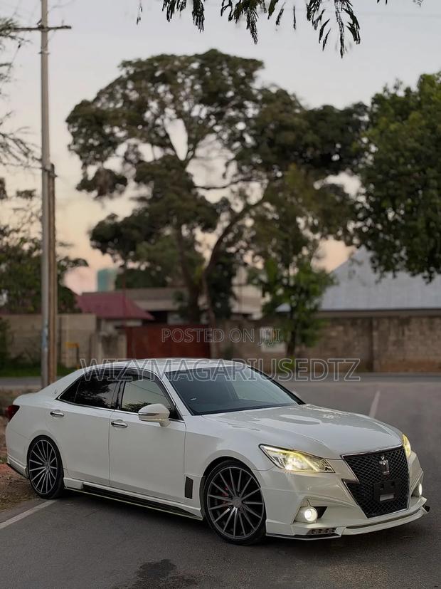 Toyota Crown 2015 Off white