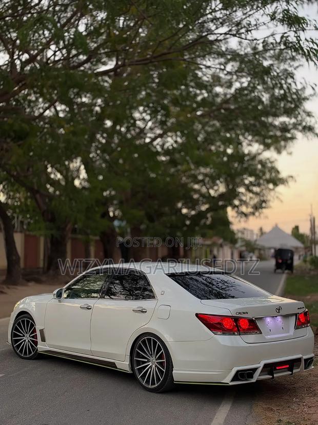 Toyota Crown 2015 Off white