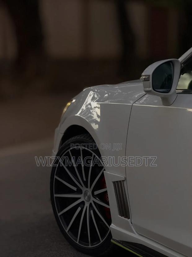 Toyota Crown 2015 Off white