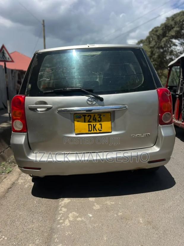 Toyota Raum 2003 Silver