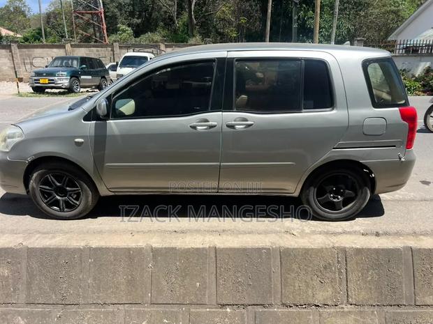 Toyota Raum 2003 Silver