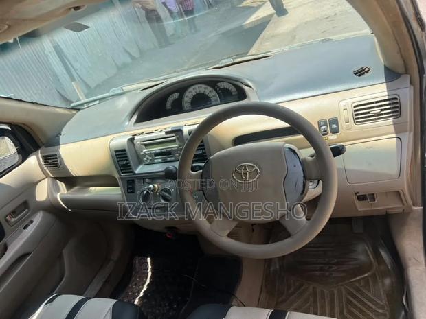 Toyota Raum 2003 Silver