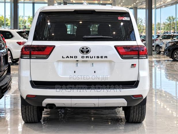 Toyota Land Cruiser LC300 2023 Pearl
