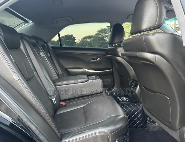 Toyota Crown 2011 Black