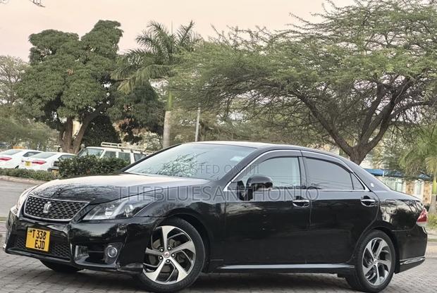 Toyota Crown 2011 Black