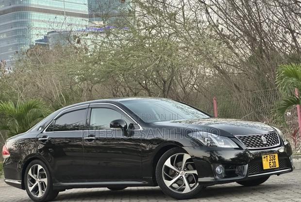 Toyota Crown 2011 Black