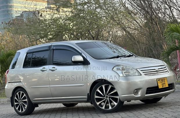 Toyota Raum 1.5 FWD 2004 Silver