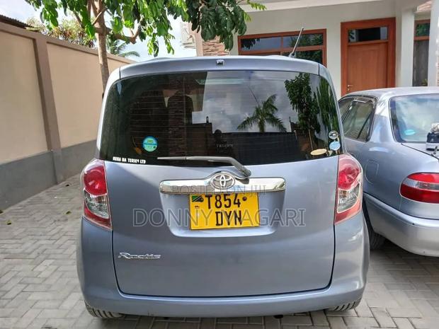 Toyota Ractis 2008 Gray