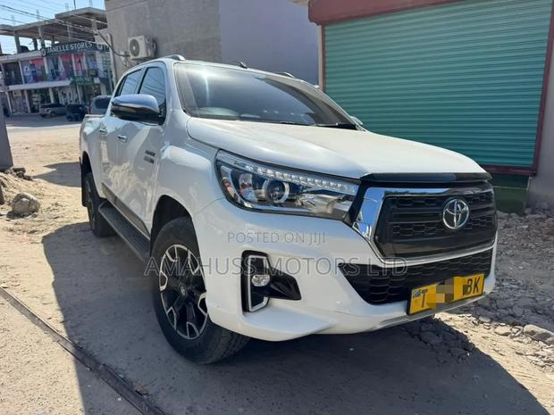 Toyota Hilux 2020 White