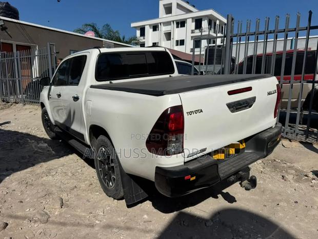 Toyota Hilux 2020 White