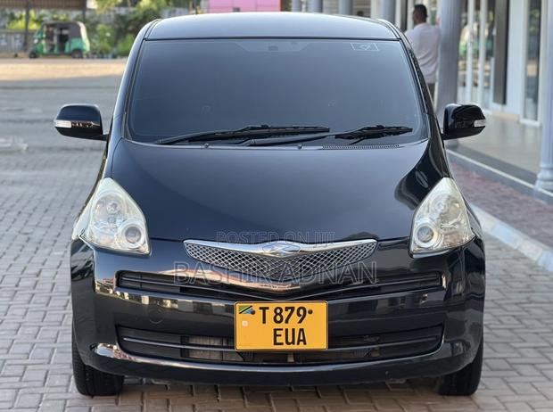 Toyota Ractis 1.3 FWD 2009 Black