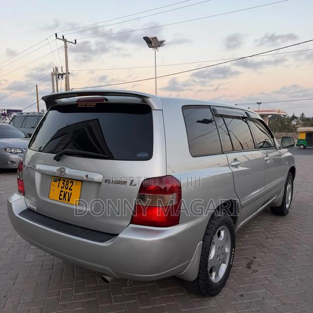 Toyota Kluger 2004 Silver