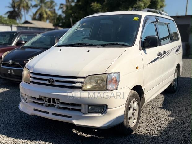 Toyota LiteAce Noah 1997 White