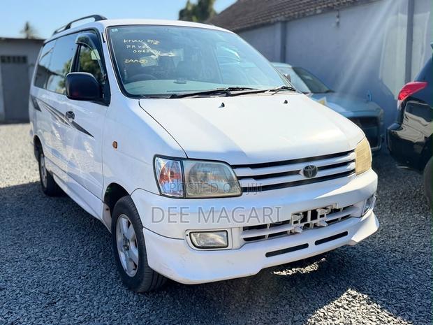 Toyota LiteAce Noah 1997 White