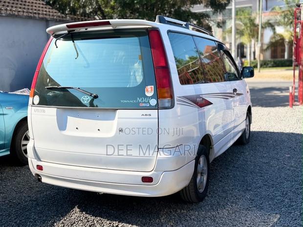 Toyota LiteAce Noah 1997 White
