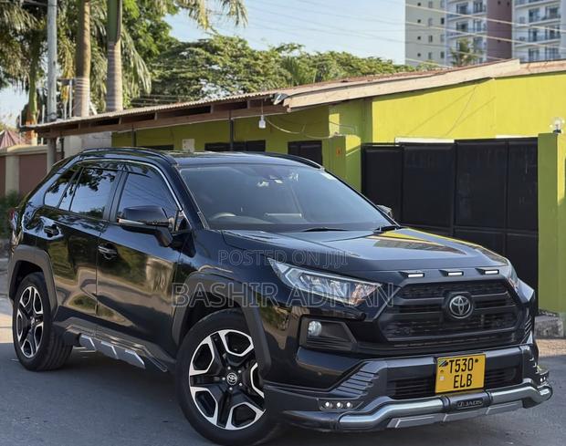 Toyota RAV4 Adventure 2022 Black
